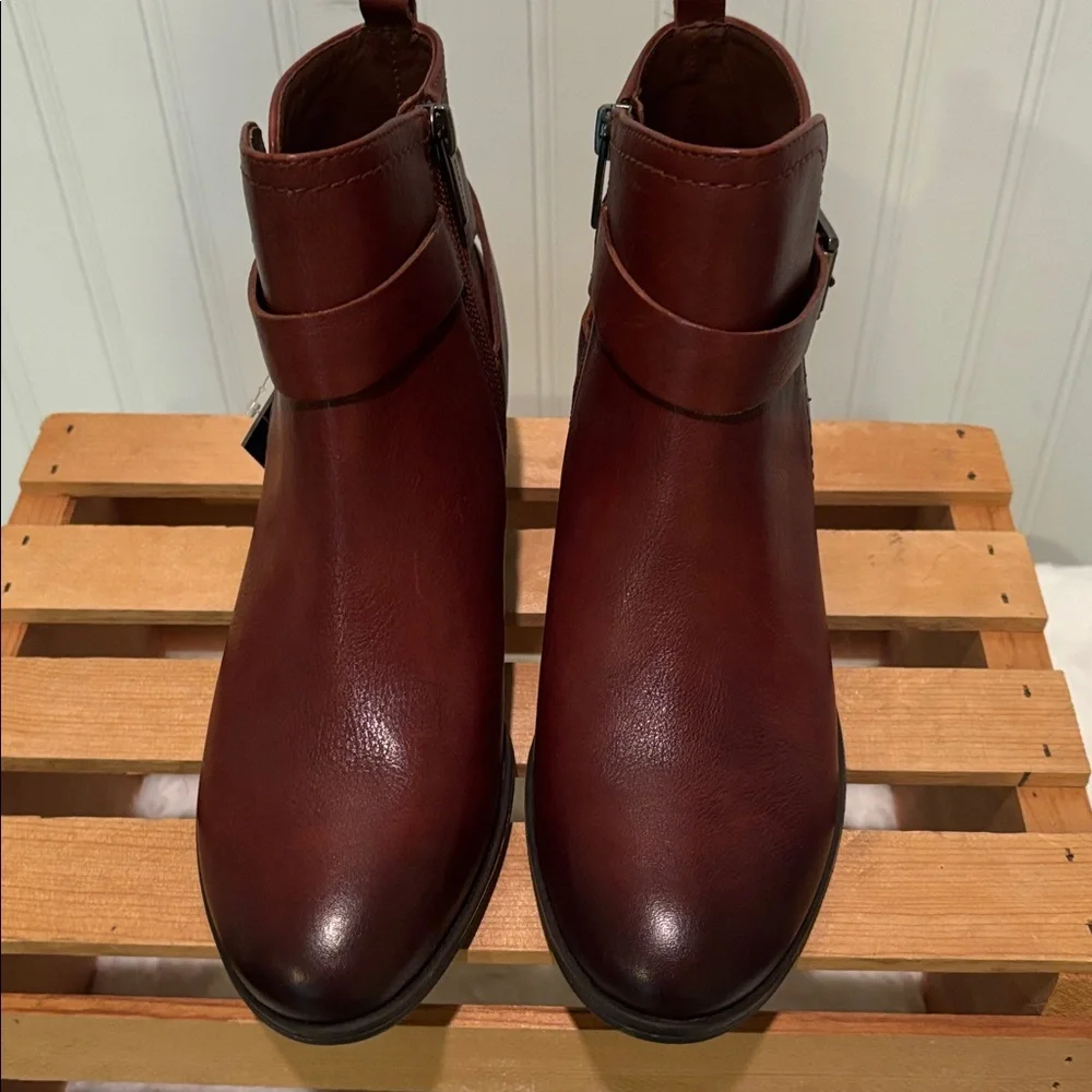 NWT Vince Camuto Brown Leather Ankle Boots Size 6 1/2 - Picture 2 of 7